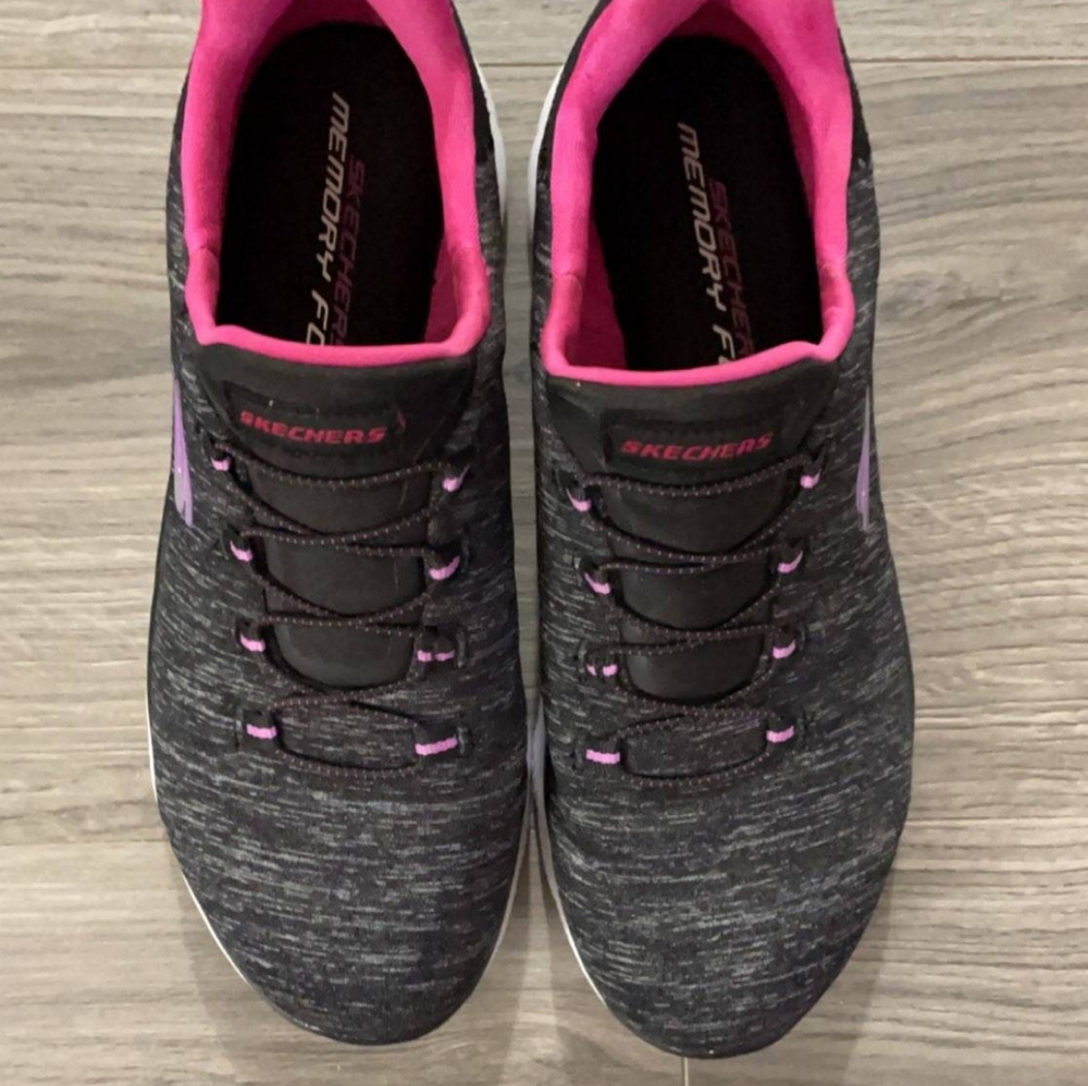 Sketches memory foam size 7